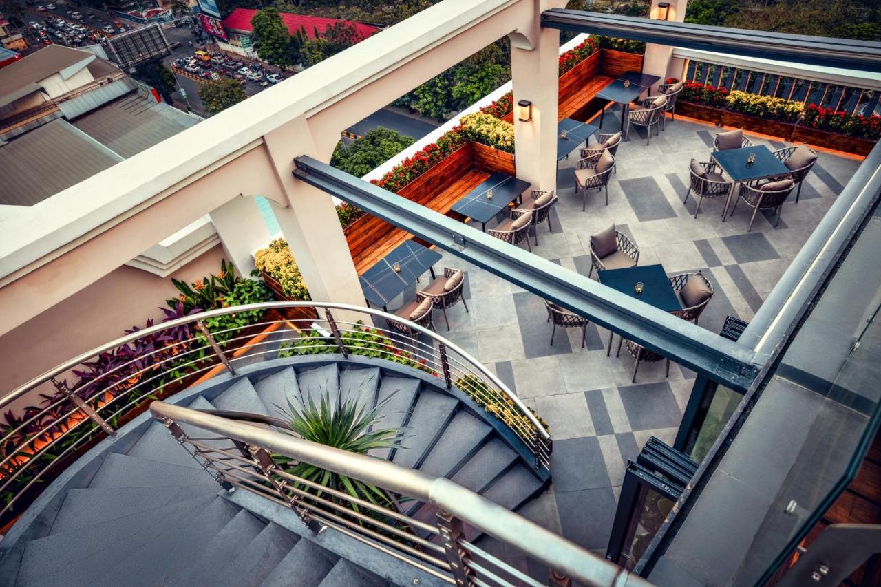 Maxx Phnom Penh Downtown By H World Hotel Exterior photo